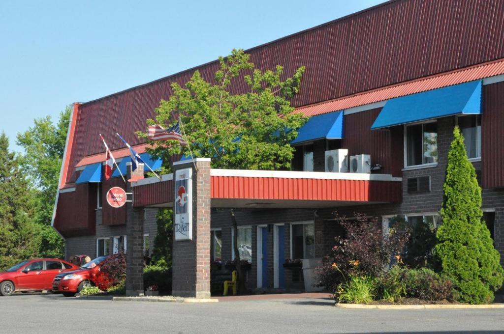 Motel Le Transit 圣伊莱尔山 外观 照片
